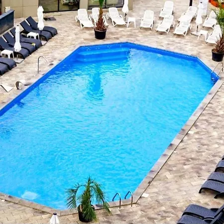 Pool & Mamaia Nord Langa Plaja Apartmán *
