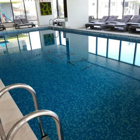 Pool & Mamaia Nord Langa Plaja Navodari