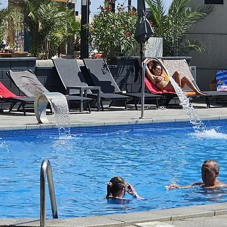 Pool & Mamaia Nord Langa Plaja Apartment *