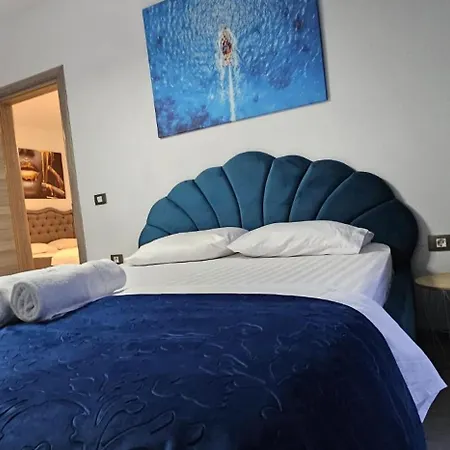 Pool & Mamaia Nord Langa Plaja Apartment *