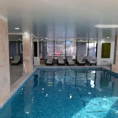 Pool & Mamaia Nord Langa Plaja
