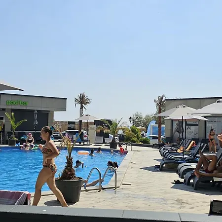 Pool & Mamaia Nord Langa Plaja Apartmán *